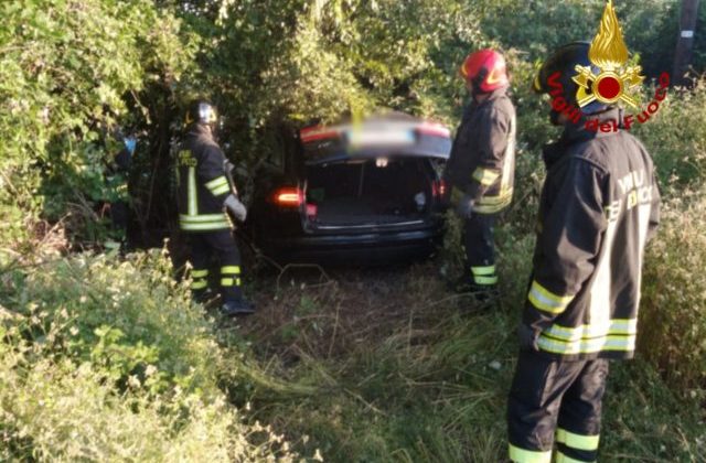 Esce Di Strada Con L Auto E Vola Nella Scarpata Muore Giuliano Calza