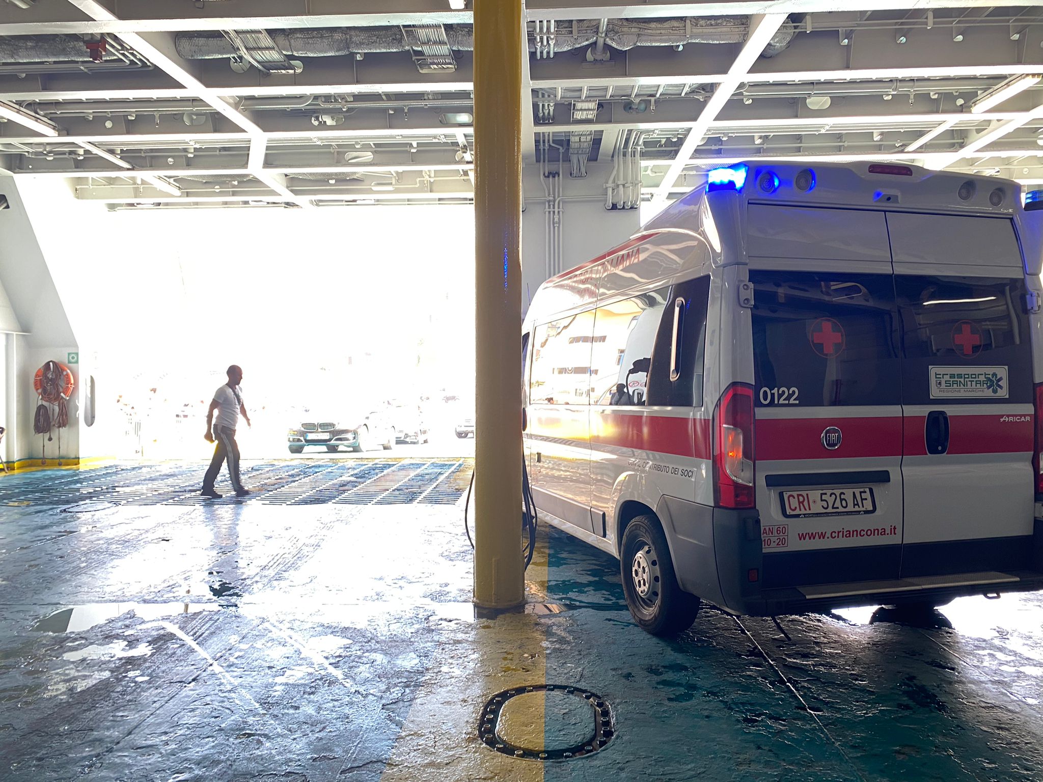 Ancona Frontale Nella Galleria Del Montagnolo Tre Feriti Anziana In