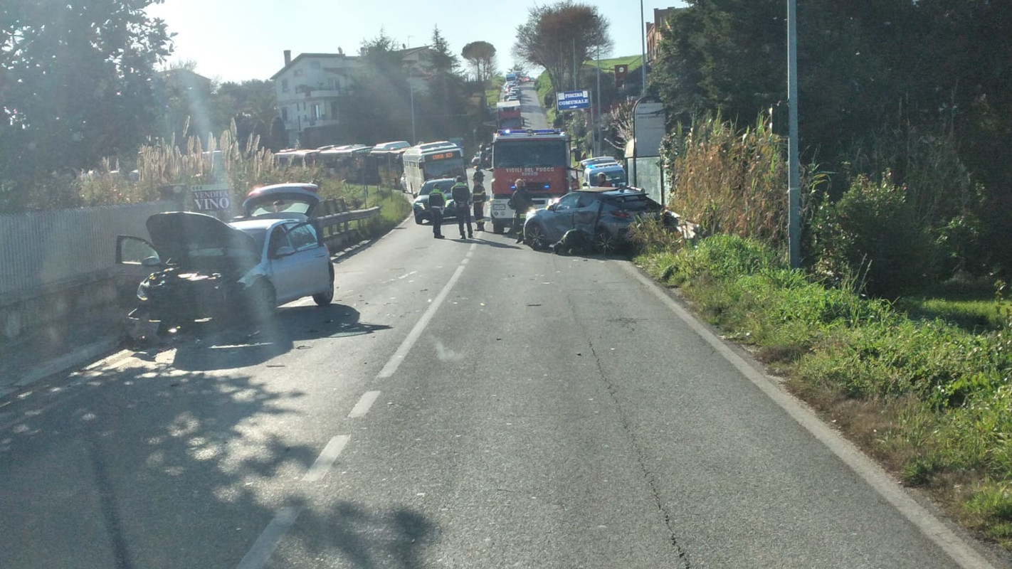 Civitanova Schianto All Incrocio Traffico In Tilt Macerata