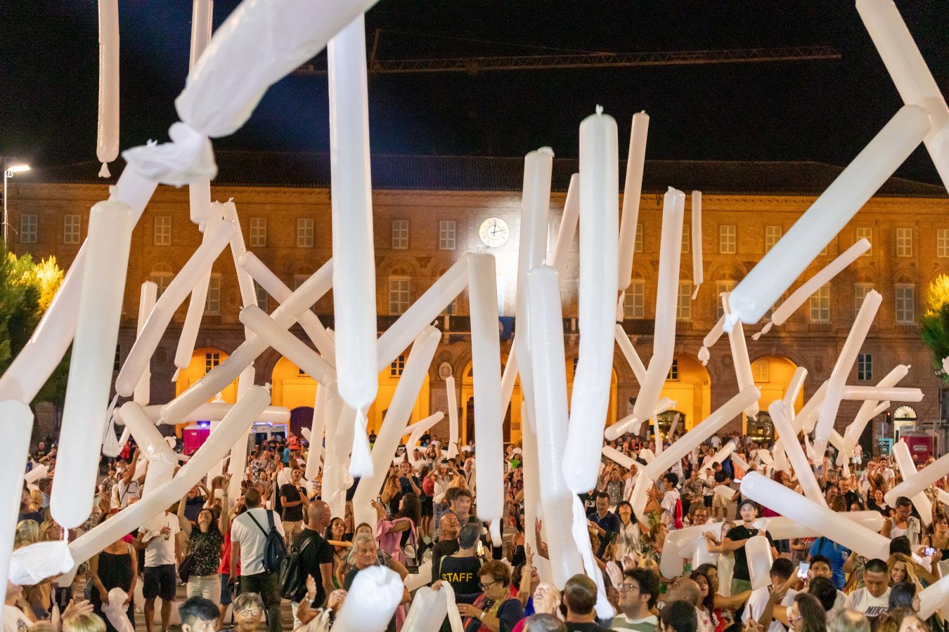 Civitanova Migliaia Di Persone Per Le Vie Del Centro Il Gran Finale