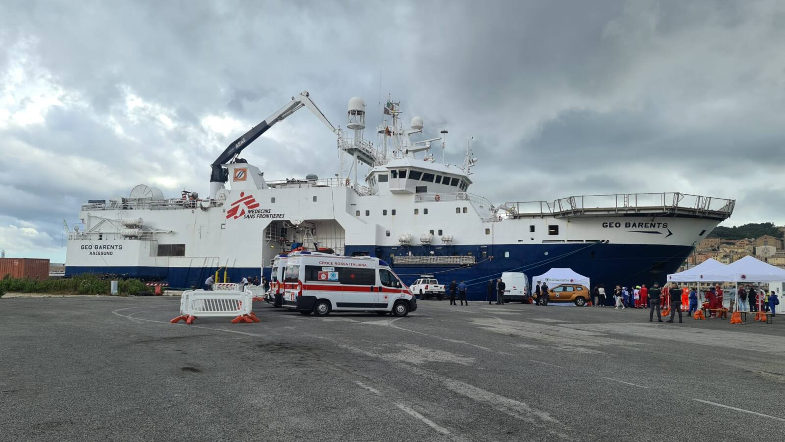 Migranti La Geo Barents Ad Ancona Del Balzo Ruiti Croce Rossa