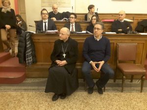 Il vescovo con Marco D'Aurizio direttore del centro servizi Caritas "Padre Oscar"