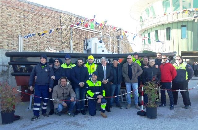 La nuova motobarca e il Gruppo Ormeggiatori del porto di Ancona