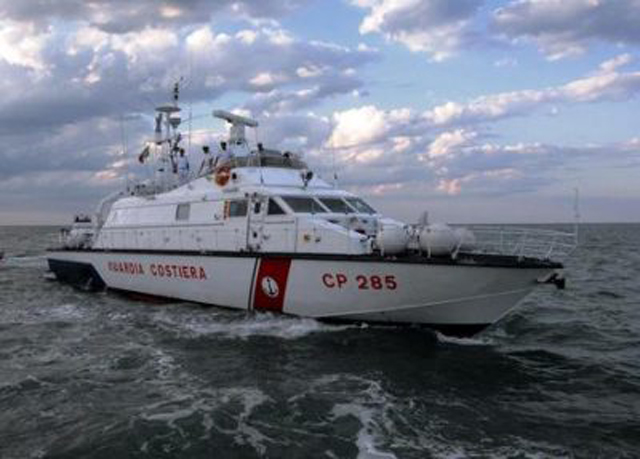 Ancona, motore in avaria. Panico in mare: due persone soccorse in barca