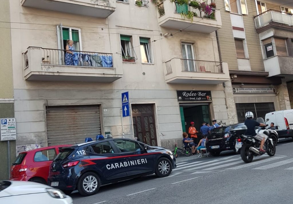 I carabinieri davanti al locale