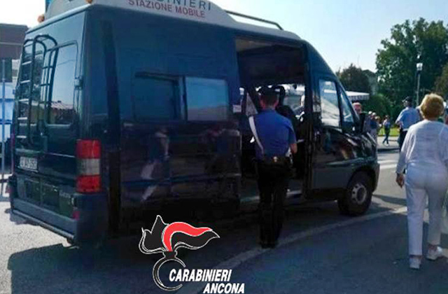 I controlli dei Carabinieri con la stazione mobile