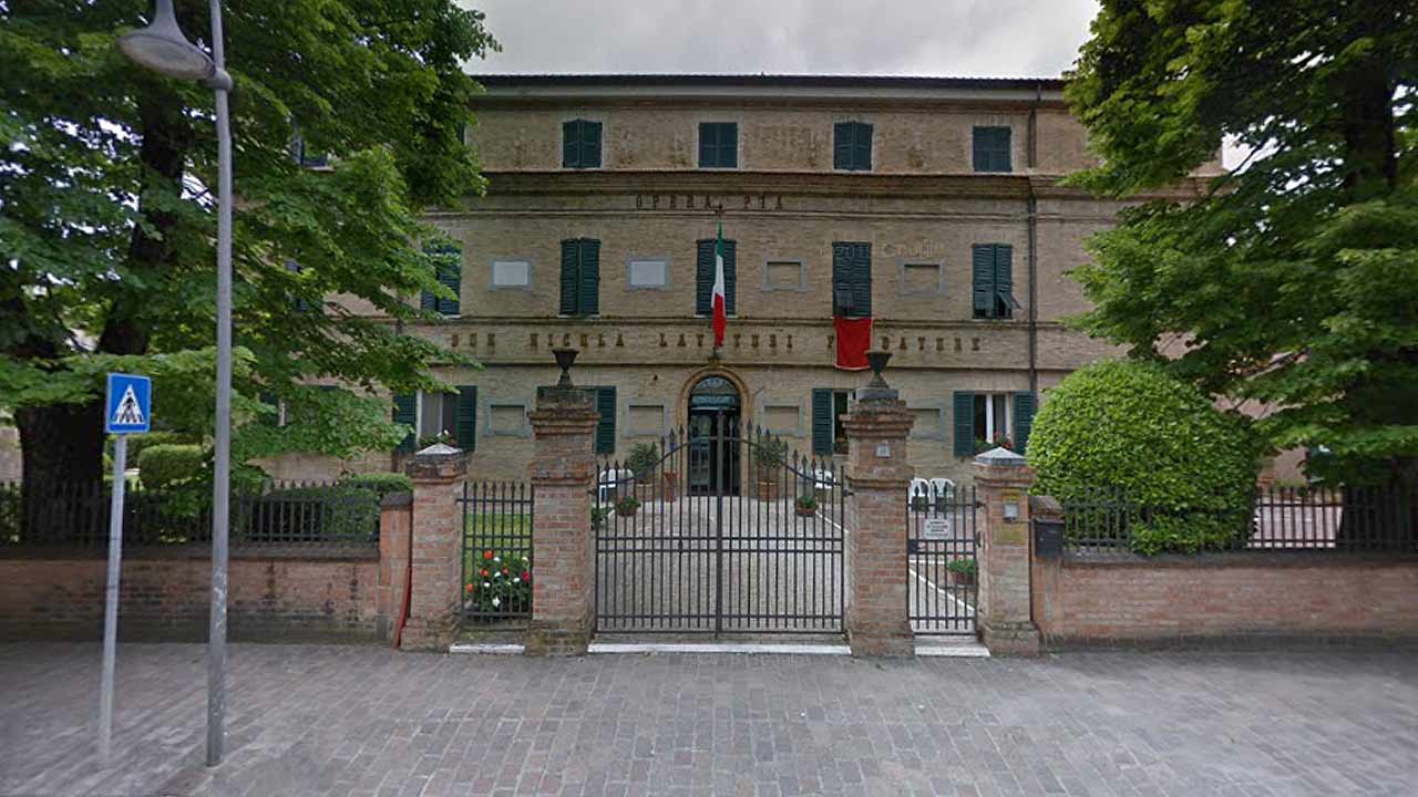 La casa di riposo per anziani della fondazione Opera Pia Lavatori Mariani, a Ripe di Trecastelli