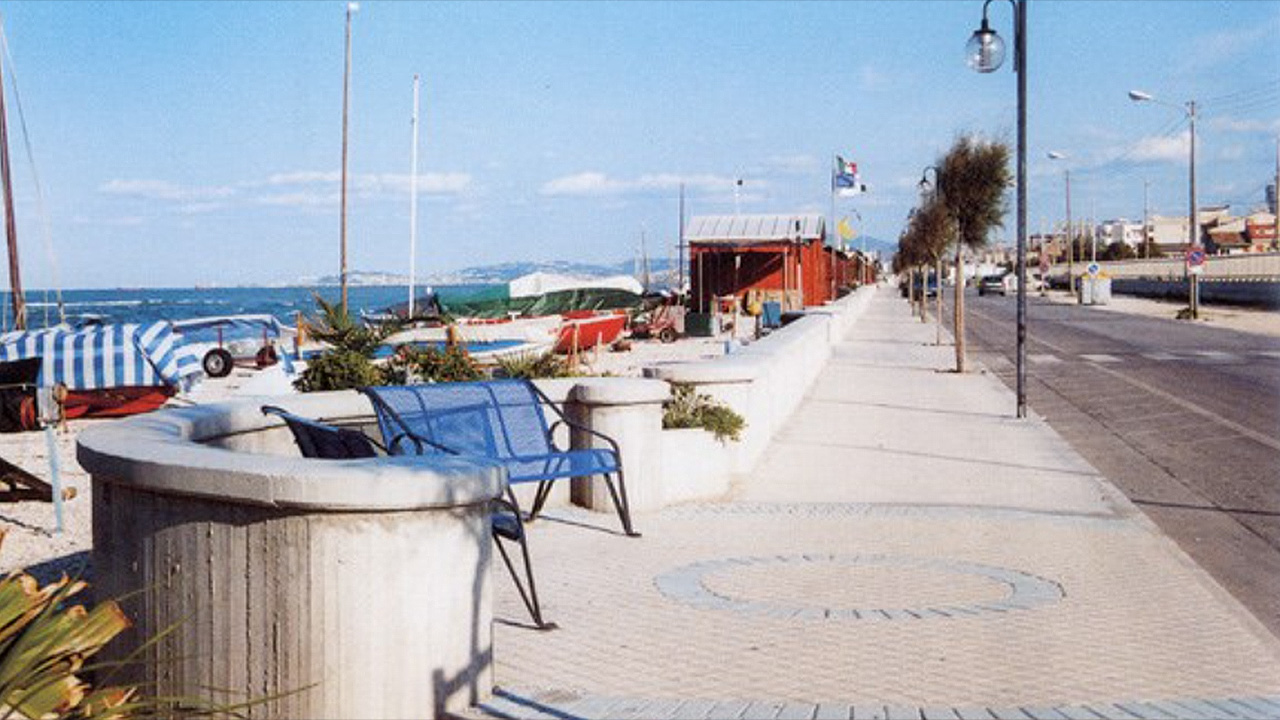 Un tratto del lungomare a Marina di Montemarciano