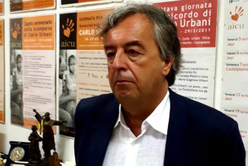 Il virologo Burioni nelle Marche: «Il coronavirus? La scienza lo sconfiggerà»