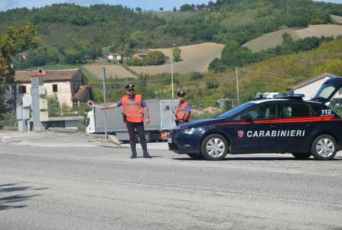 Ladri messi in fuga a Fabriano dai carabinieri, inseguimento a folle velocità