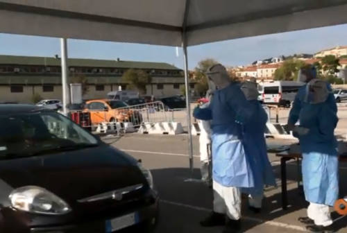 Ancona, al Drive Through Difesa della Marina Militare in coda per il tampone