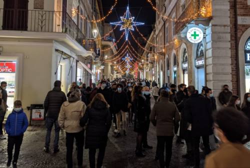 Natale tra restrizioni: parola ai commercianti di Senigallia