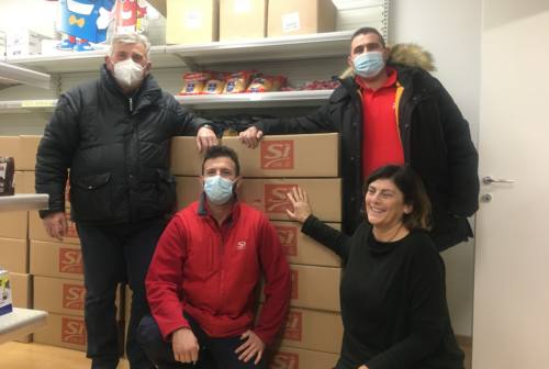 Natale, 50 pacchi alimentari in dono alla Caritas di Falconara