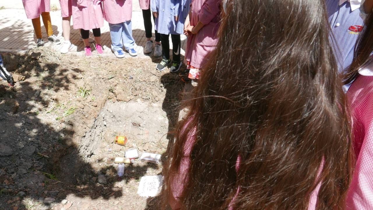 Sogni, timori e speranze dei bambini affidati alla capsula del tempo alla scuola Pascoli di Senigallia