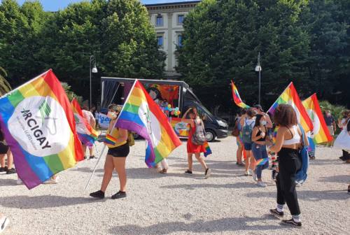 Torna a colorare le strade di Ancona il Marche Pride. Ritrovo al Passetto