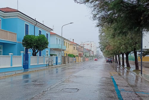 Senigallia, primi allagamenti dopo una notte di pioggia intensa