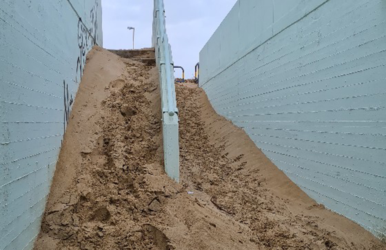 sottopasso che collega la spiaggia di Torrette alla statale Adriatica (Foto aprile 2022)