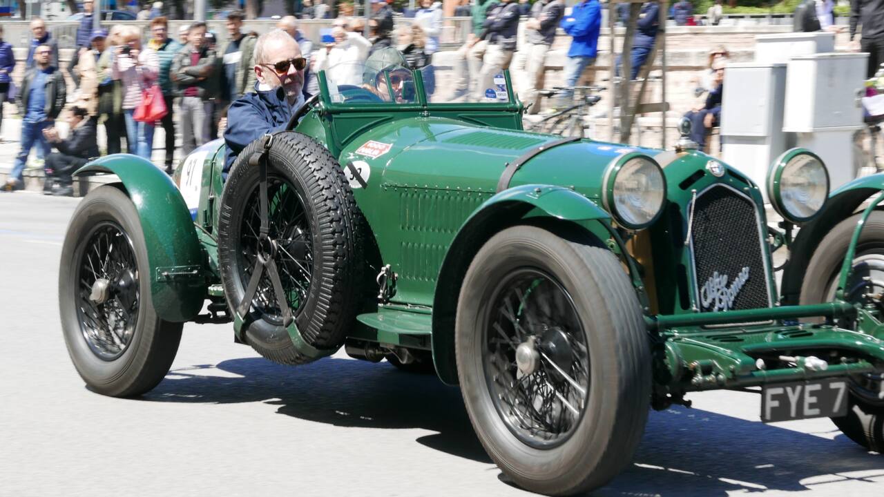 Il passaggio della celebre Mille Miglia in centro storico a Senigallia, 17 Novembre 2019