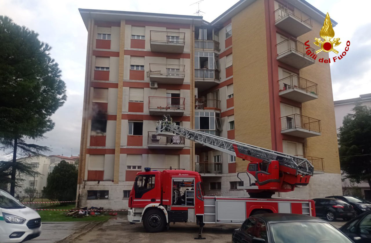 Incendio a Senigallia in zona Capanna