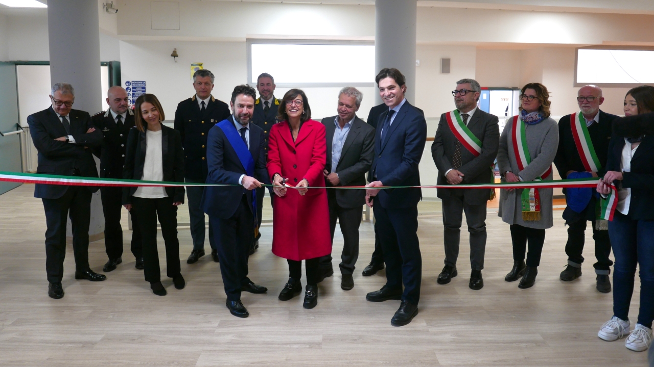 Taglio del nastro per i laboratori dell'istituto Padovano di Senigallia ripristinati dopo l'alluvione del 15 settembre