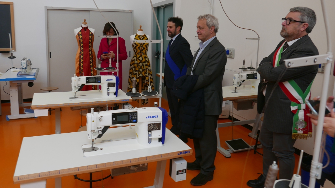 La visita ai laboratori dell'istituto Padovano di Senigallia ripristinati dopo l'alluvione del 15 settembre