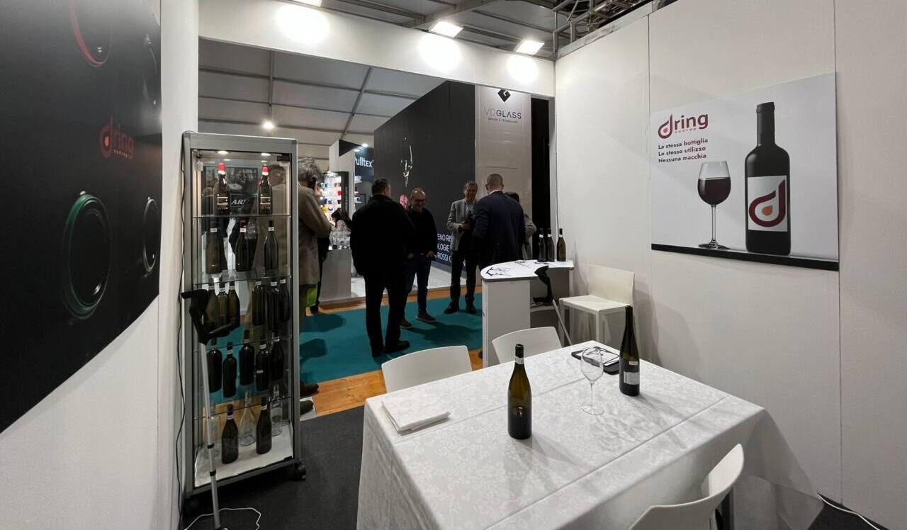 Arriva Dring, la bottiglia di vino con il salvagocce incorporato -  Alimentando