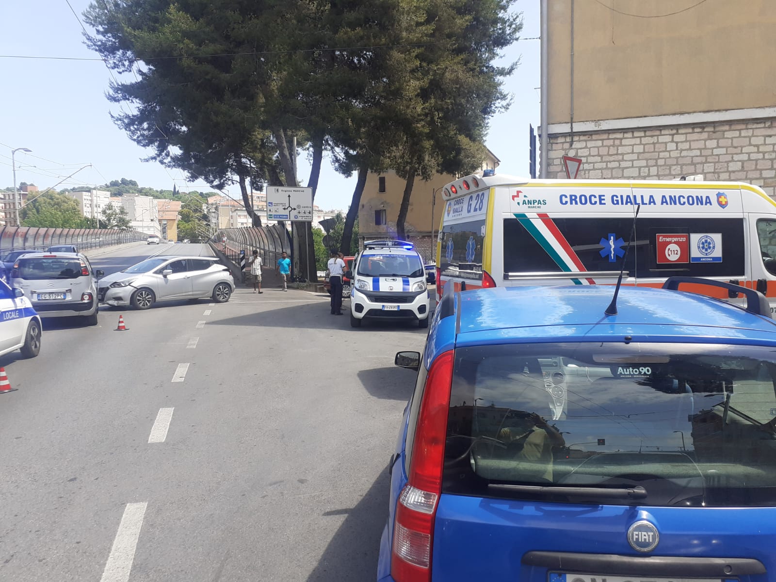 Ancona Incidente In Via Della Ricostruzione Una Donna Finisce Al Pronto Soccorso Notizie