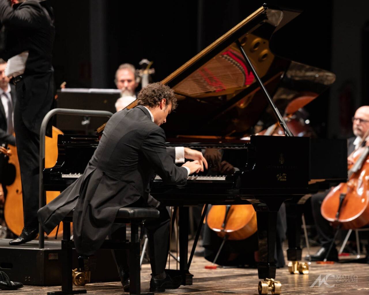 Giuseppe Albanese al pianoforte per il primo appuntamento di Senigallia Concerti. Foto di Matteo Cingolani