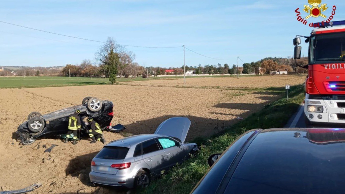 Ostra, incidente stradale lungo l’Arceviese: due finiscono fuori strada