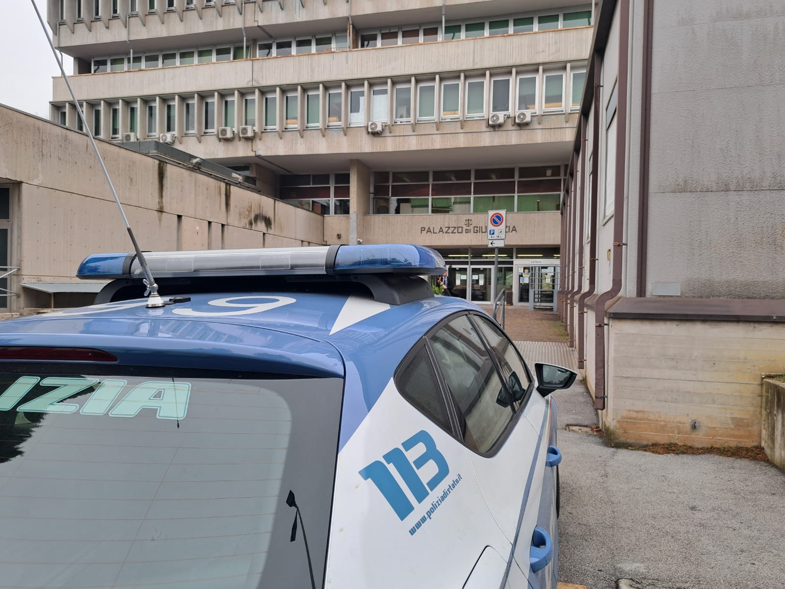 Macerata, studentessa universitaria palpeggiata in strada: arrestato un  36enne peruviano - Notizie Macerata - CentroPagina - Cronaca e notizie  dalle Marche