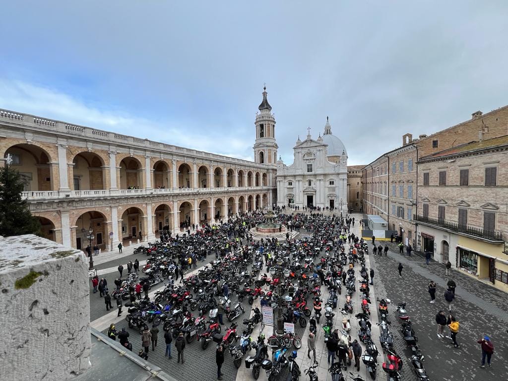 Motoraduno in piazza a Loreto