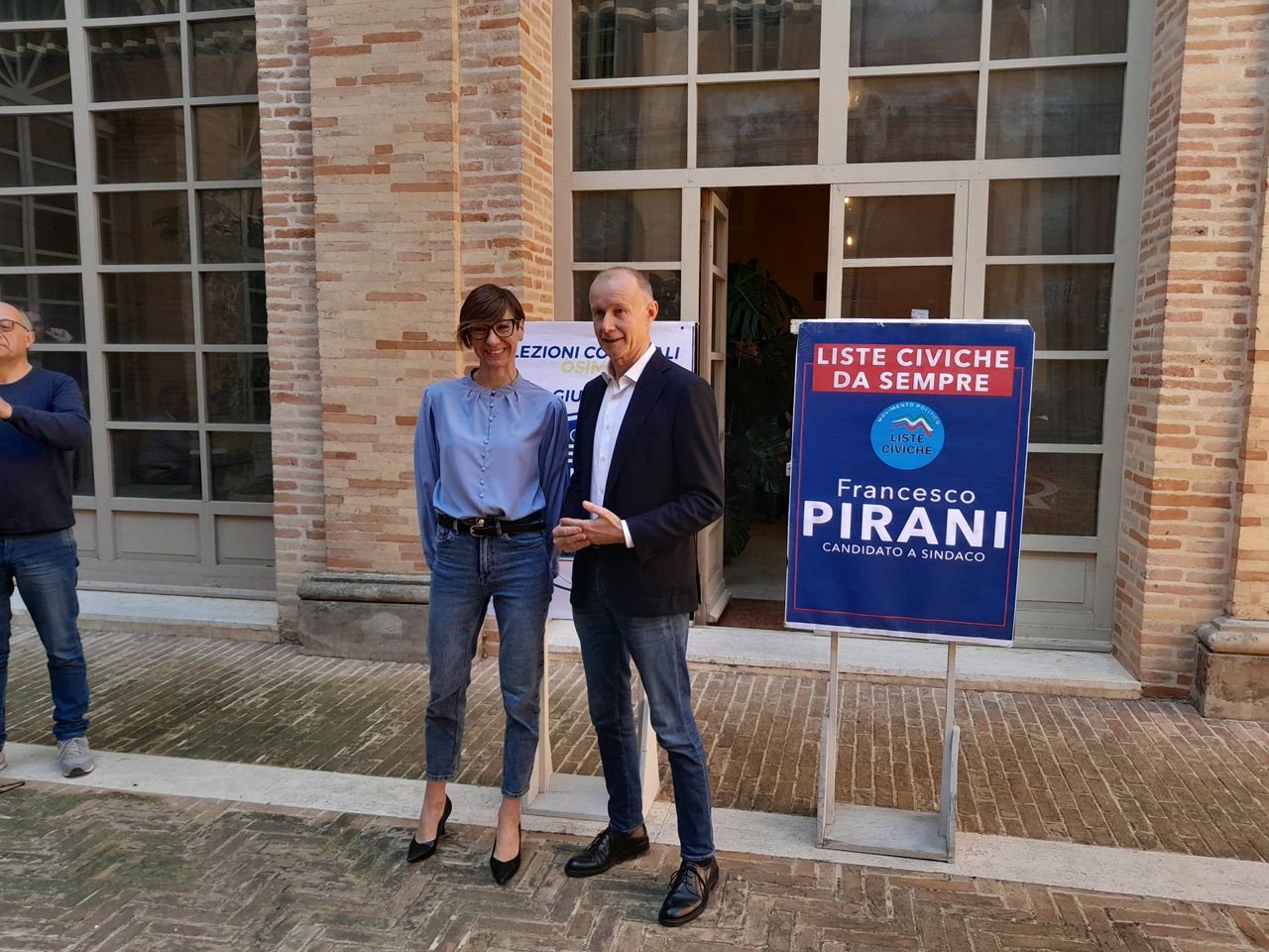 Michela Staffolani (FdI Osimo) e il candidato Francesco Pirani