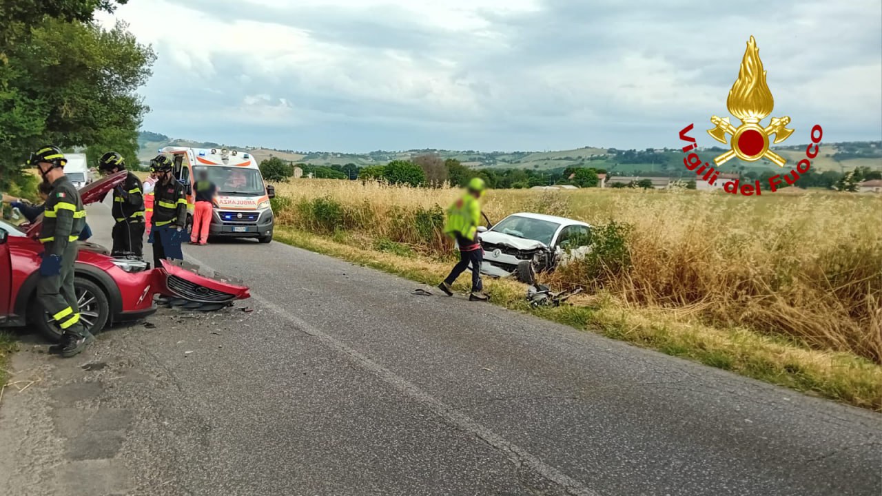 Il frontale in via Che Guevara a Castelfidardo