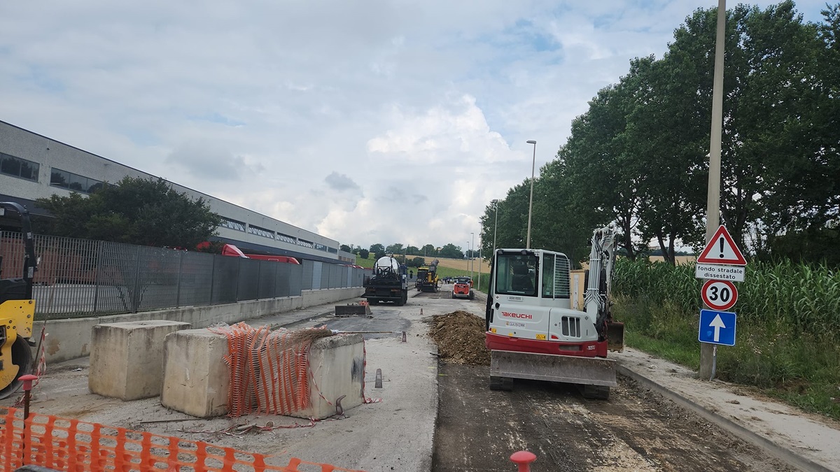 I lavori in via Industria a Osimo