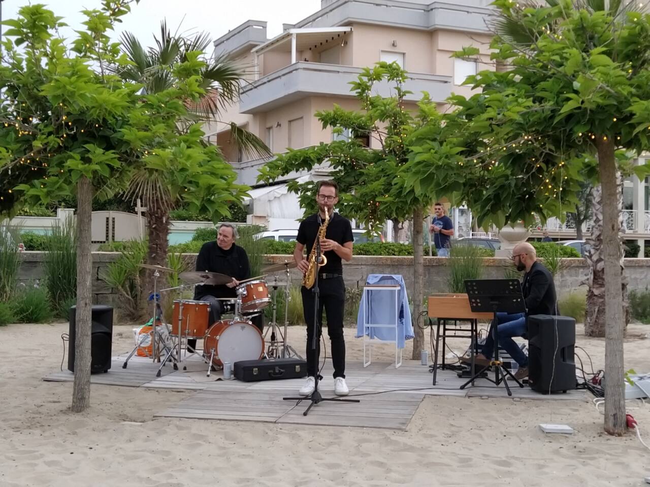 Appuntamenti jazz in spiaggia a Senigallia, concerti ai bagni 77
