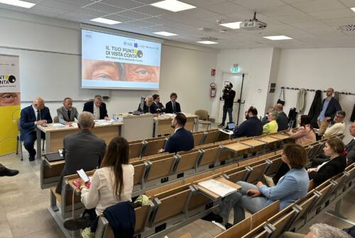 Ancona, screening di massa gratuito in Corso Garibaldi: «Insieme contro le maculopatie»