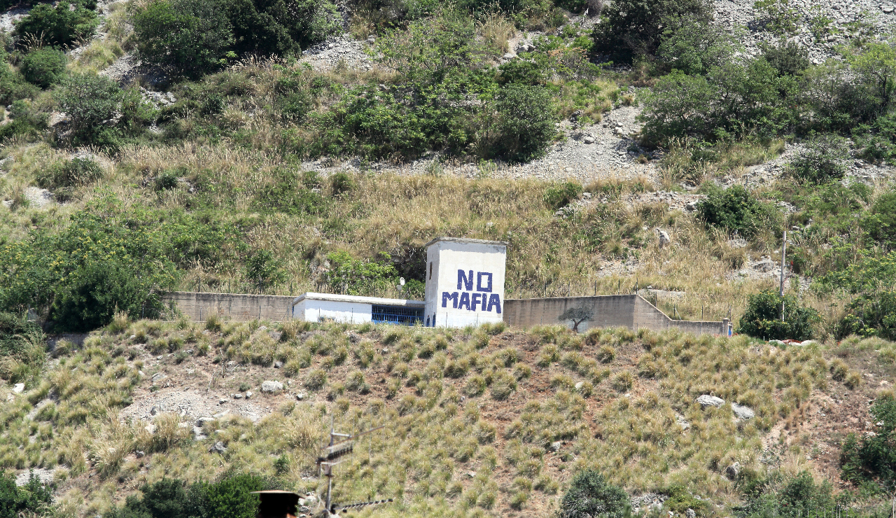 3 luglio 2016 - Il monumento commemorativo della strage di Capaci sull'autostrada A29