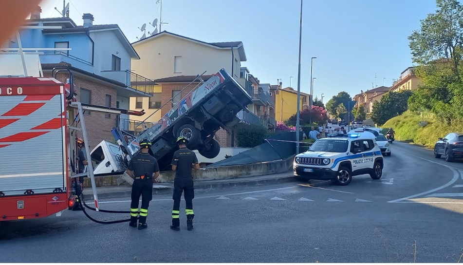 Lo scenario dell'incidente alle Crocette di Castelfidardo