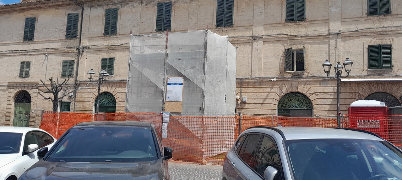 La statua del Maratta in piazza Roma a Camerano