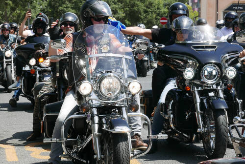 A Senigallia in migliaia sfilano con le Harley Davidson – FOTO