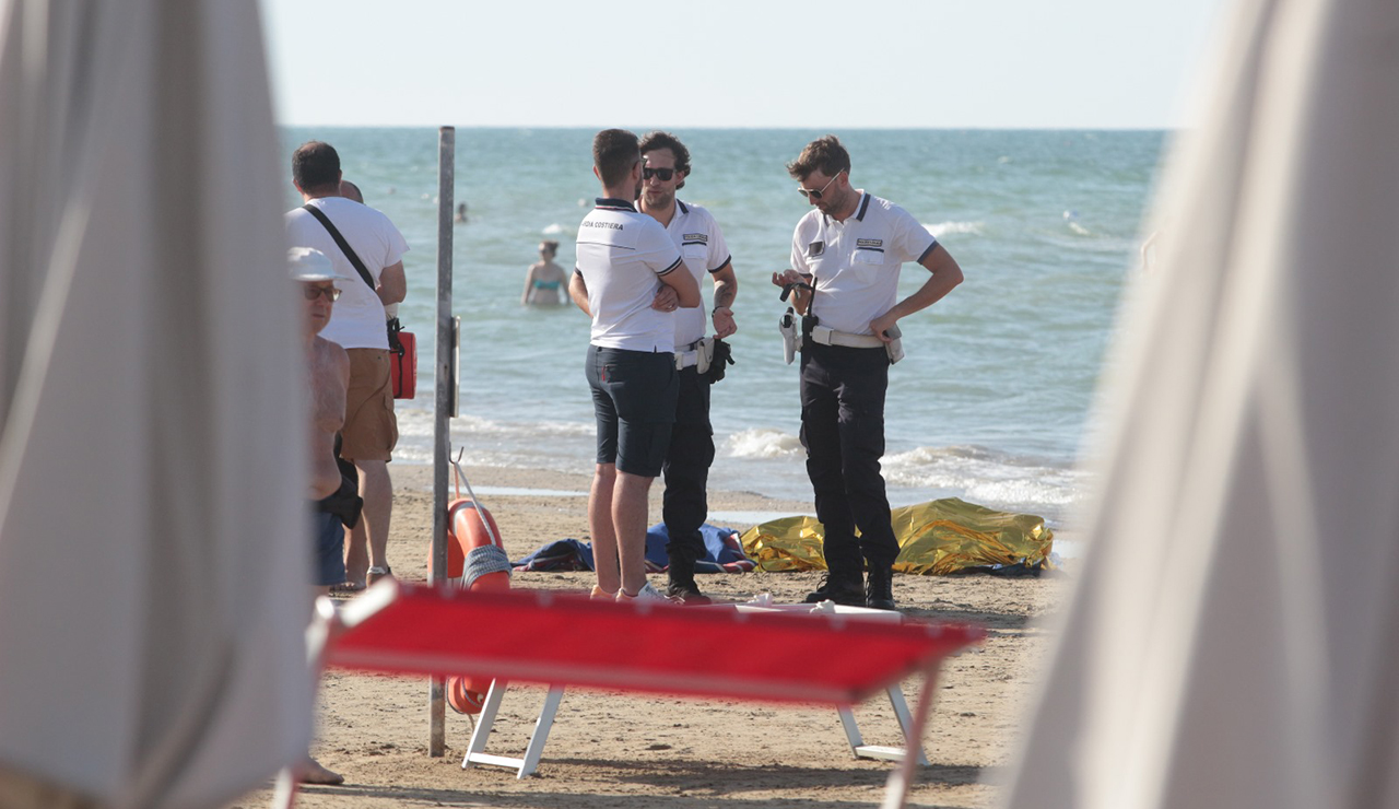 Morto il turista che si è sentito male a Senigallia, sul posto anche la guardia costiera