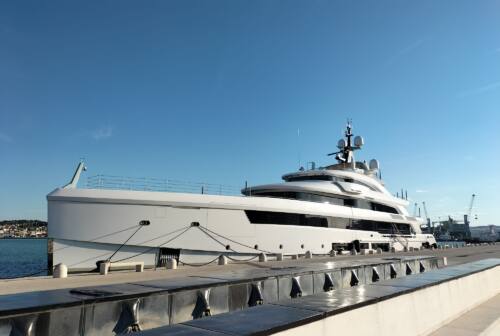 Mega yacht al porto di Ancona: 67 metri di lusso sfrenato – FOTO