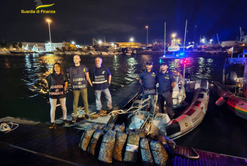 Ancona, sequestrati 7 quintali di vongole pescate illegalmente: multe per oltre 21mila euro