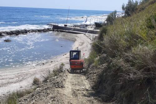 Pesaro, riapre a Casteldimezzo il sentiero che porta al mare. «Ora la Regione faccia la sua parte»