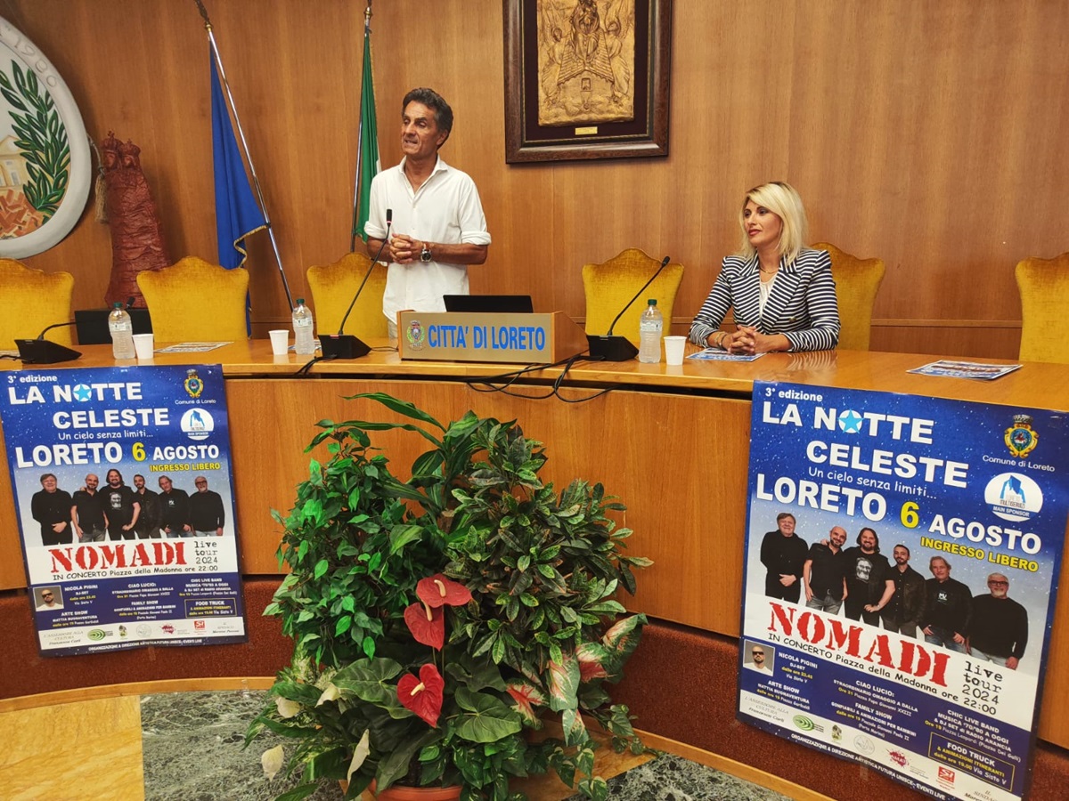 Il sindaco Moreno Pieroni e l'assessore Francesca Carli presentano la "Notte celeste"