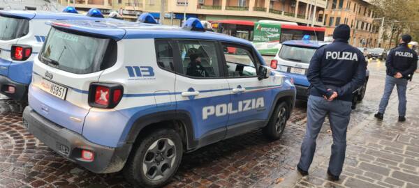 Ancona Choc Al Supermercato Fa Spesa Con Un Coltello E Tenta Di Rubare La Carne Denunciato 0225