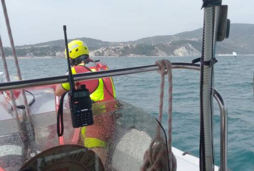 Numana, surfista in difficoltà soccorso dalla Croce Rossa in mare