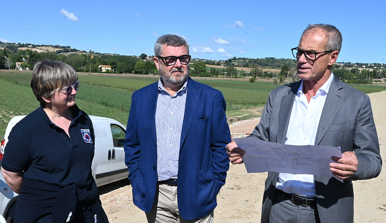 Da sinistra Lucia Taffetani, dirigente genio civile Marche nord; Massimo Olivetti, sindaco di Senigallia; Stefano Aguzzi, assessore regionale alla protezione civile.