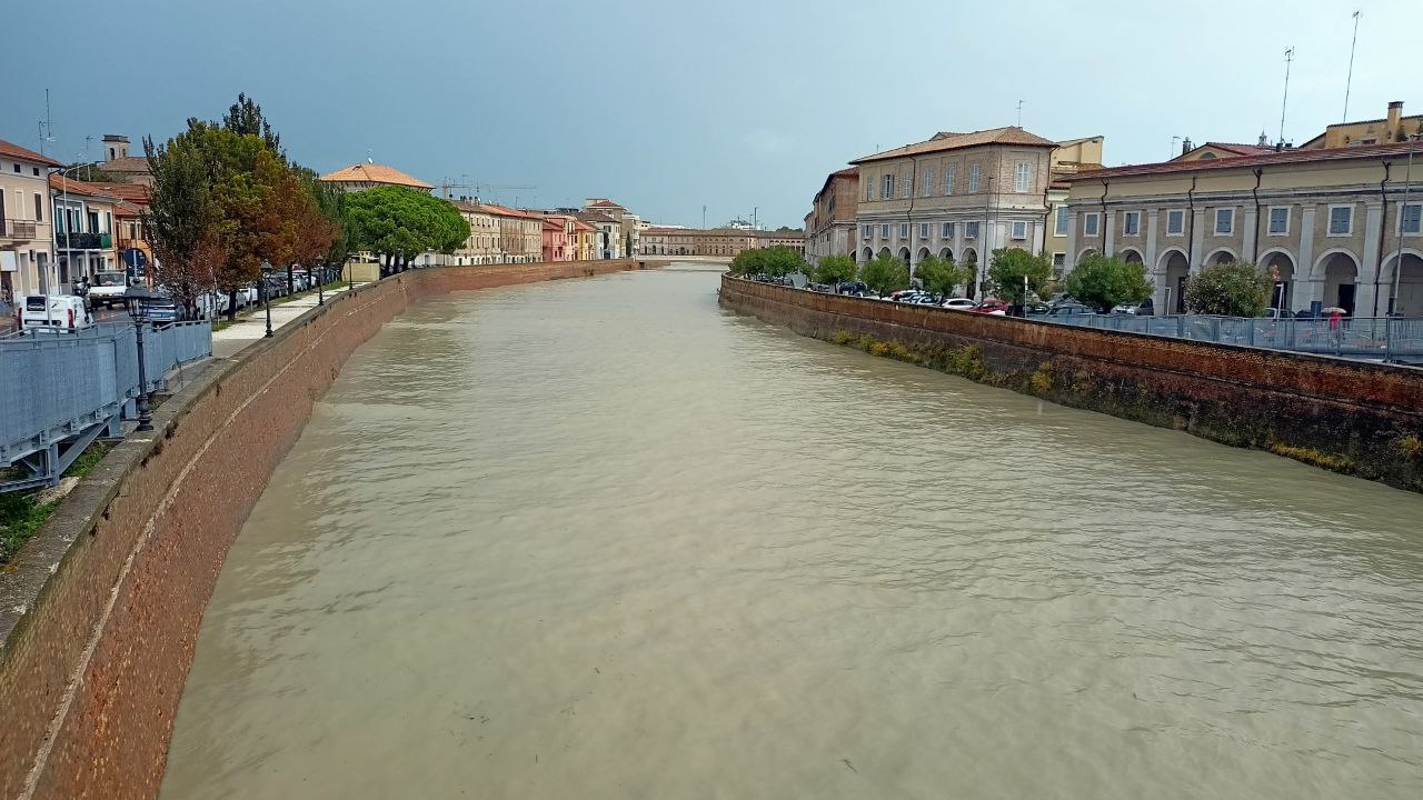 Il maltempo ha causato l'innalzamento del livello del fiume Misa a Senigallia