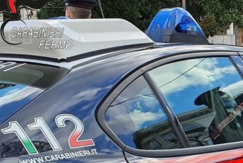 Falerone: ubriaco al bar, minaccia di morte e aggredisce una parente. I carabinieri lo fermano con lo spray, denunciato